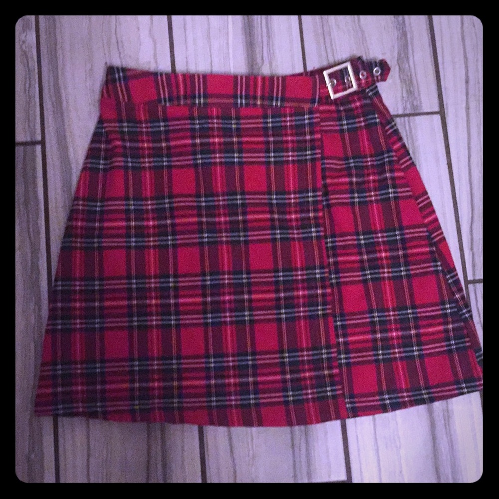 Brandy Melville checkered mini skirt . Adjustable